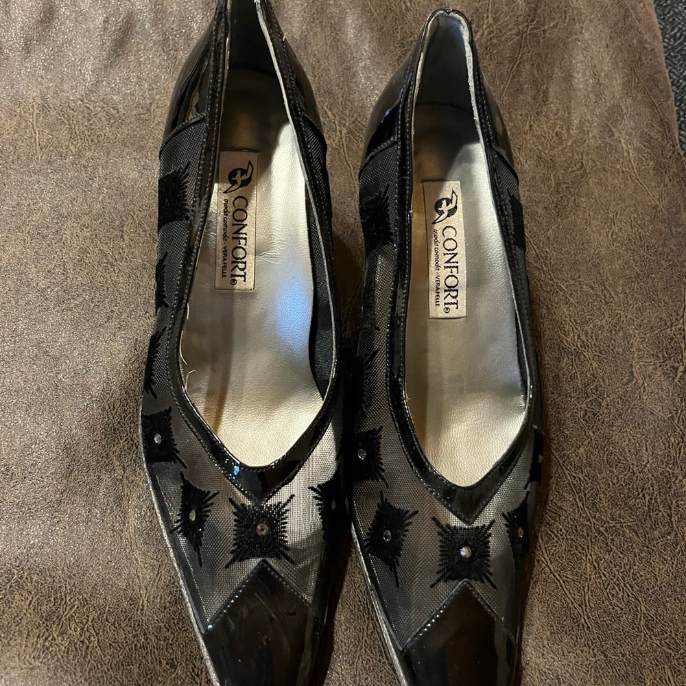 Confort Black Pumps never worn. size 38.5.